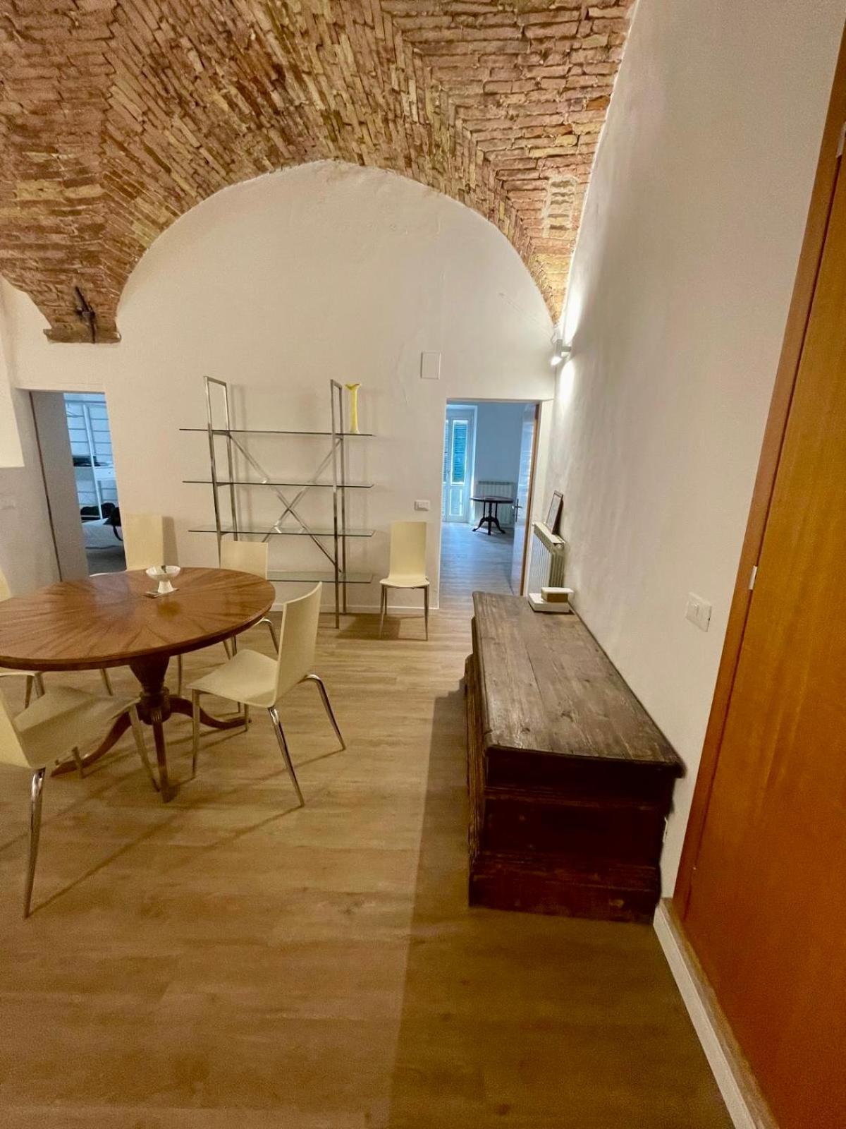 Apartamento Le Volte Di Via Portica Asís Exterior foto