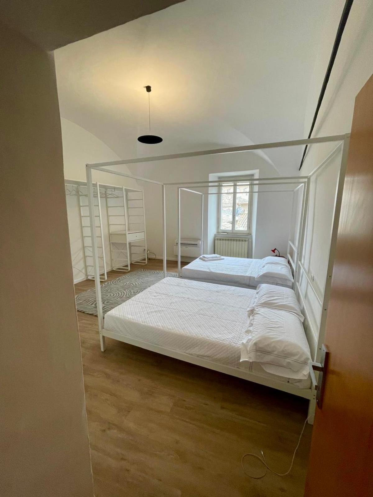 Apartamento Le Volte Di Via Portica Asís Exterior foto