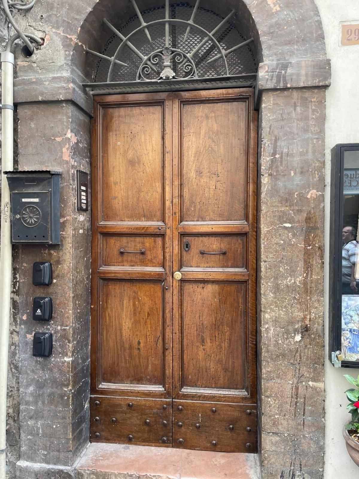 Apartamento Le Volte Di Via Portica Asís Exterior foto